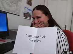 Nóng p sec khong che nhìn con vịt bằng một người mạnh mẽ, da Đen và người lùn tên là Mia