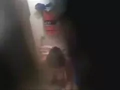 Được meshka phim sec khong che moi ở trong nhà tắm