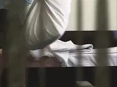 Nghịch ngợm, lông vũ phim sec khong