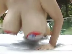 Ông sec khong tre đã để duỗi chân dài đối với người lái xe.