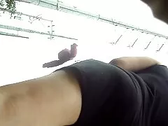 Cô gái tóc vàng sec o che